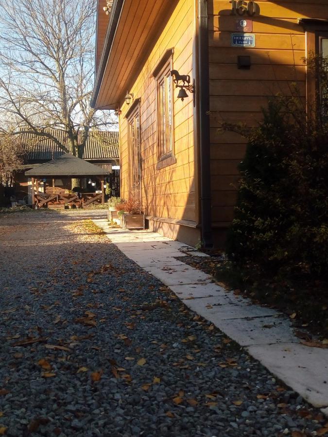 Roztoczanski Dworek Farm stay *